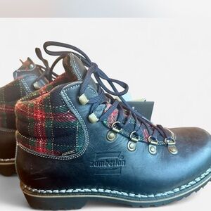 Vibram Dark Blue  Leather Hiking Boots